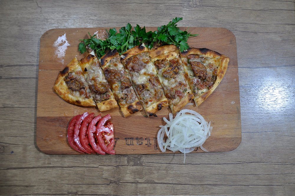 sucuklu-kasarli-pide.jpg